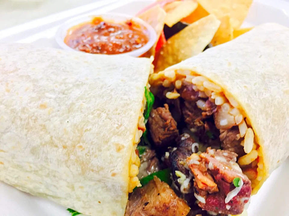 Snapdishの料理写真:Carnitas burrito|Elegant eventsさん