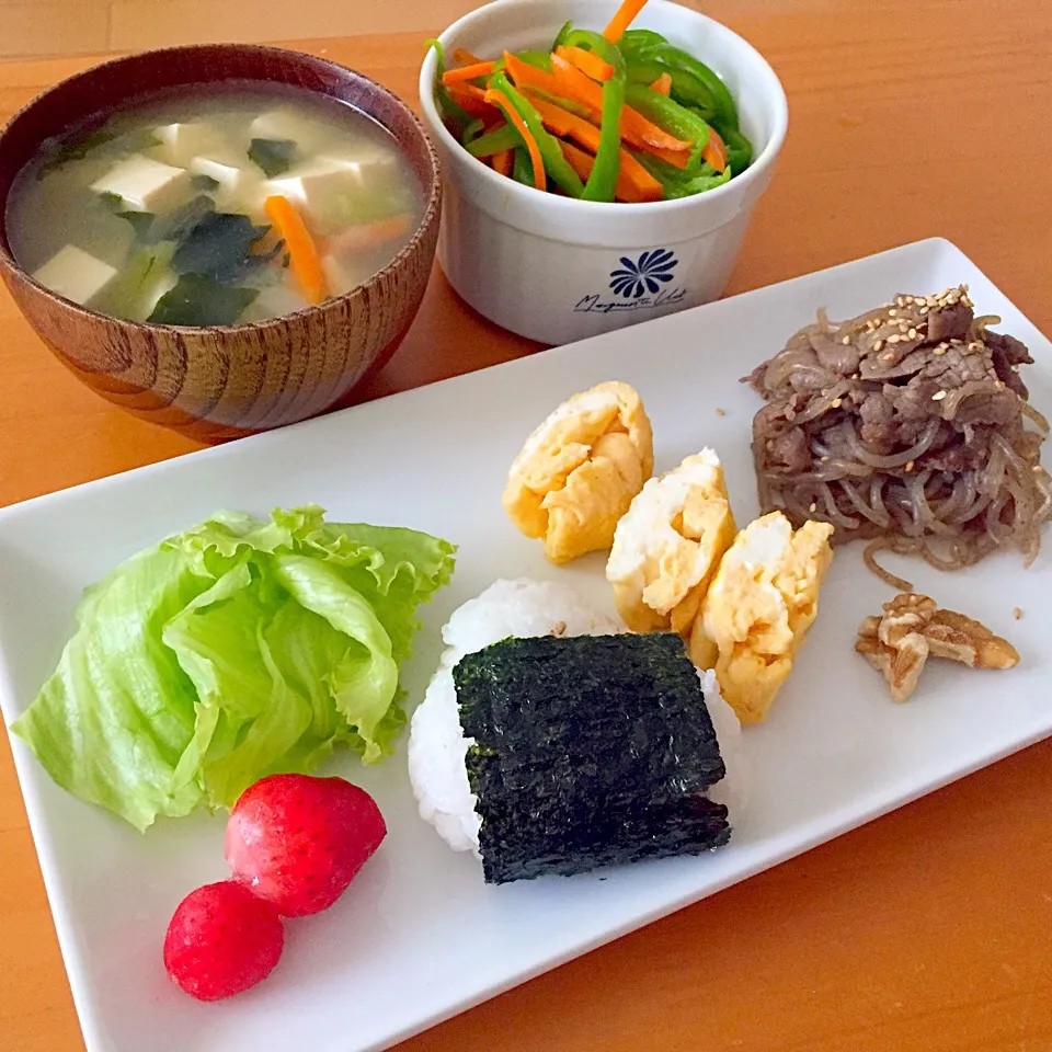 牛肉と糸こんにゃくのしぐれ煮、ピーマンと人参のきんぴら、豆腐とわかめのお味噌汁|harukaさん