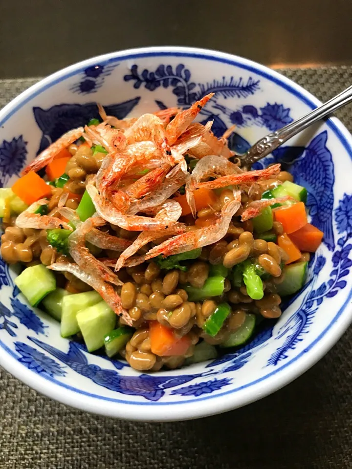 孫ちゃんが来たのdewe
は〆さんの料理 ロー丼 -第5章 納豆サラダごはん-|シュトママさん