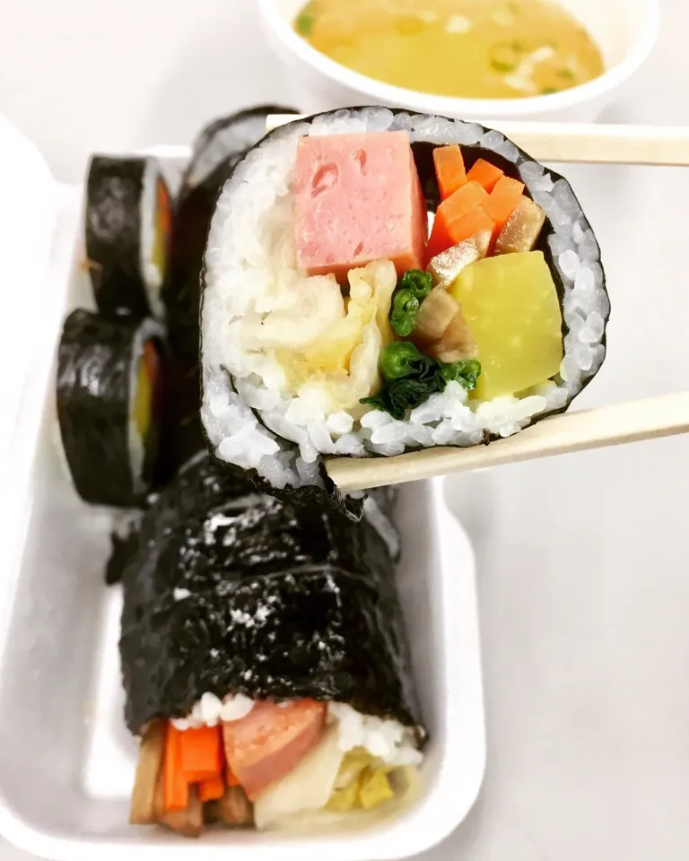 Kimchi and Spam Kimbap from E-MO's Kimbap in Ktown|MyRaXさん