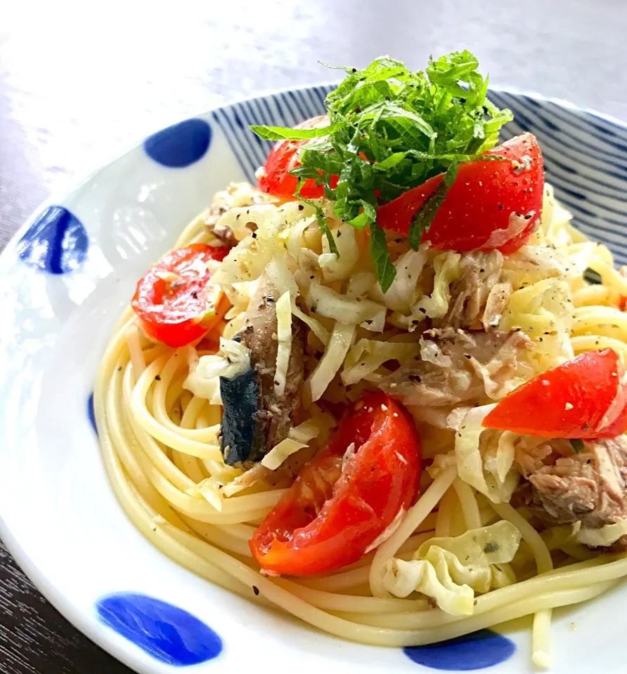 昼ごはん  カンタン黒酢で鯖キャベツの冷製スパゲッティ、トマトと大葉プラスバージョン|砂雪さん