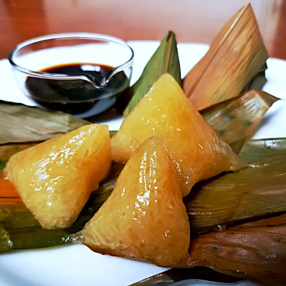 Name in Chinese : Kee Chang 
Name in English : sweet rice dumpling

Description: 
Made from glutinous rice that pre-treated with alkaline/lye water, which gives|Jun Kiさん