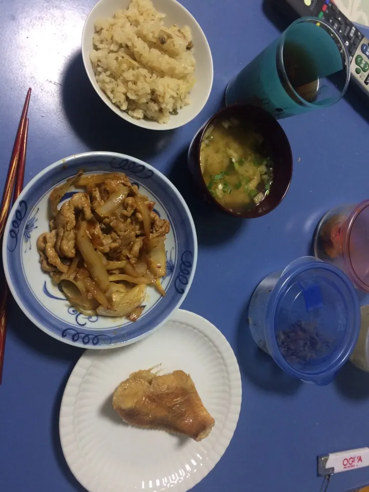 赤魚煮付け、豚と玉ねぎ炒め、かやくご飯|じゃりんこさん