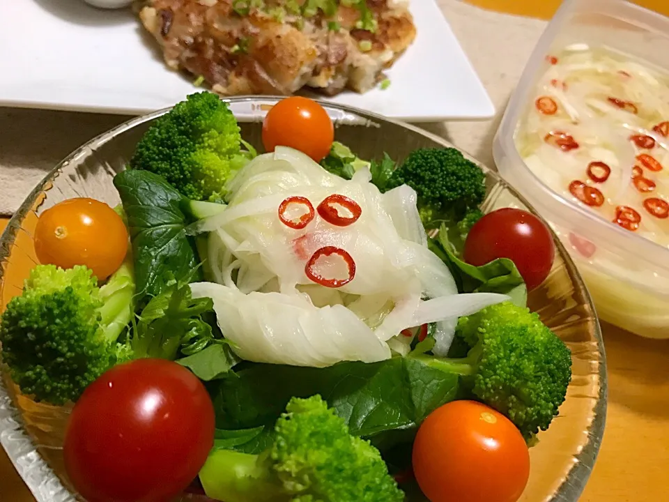 Snapdishの料理写真:☆Yumi☆さんの料理 新玉葱の甘酢漬け🎵|みきおさん