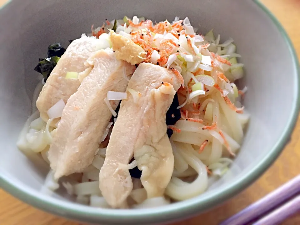 鶏とワカメの冷やしうどん♪♪|あやさん