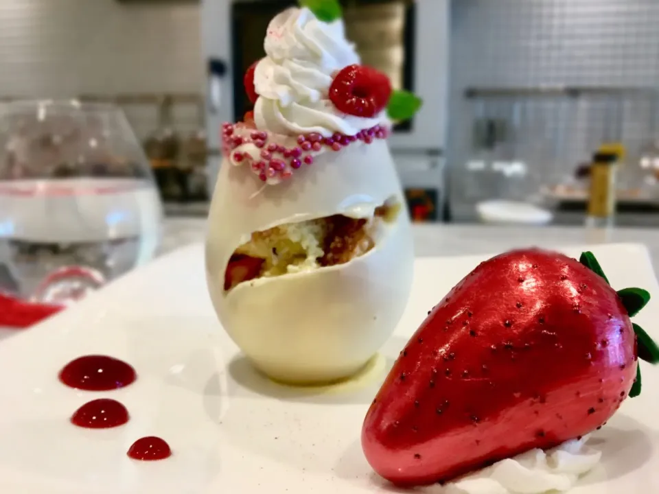 Ichigo - white chocolate/strawberry dessert|robert flickerさん