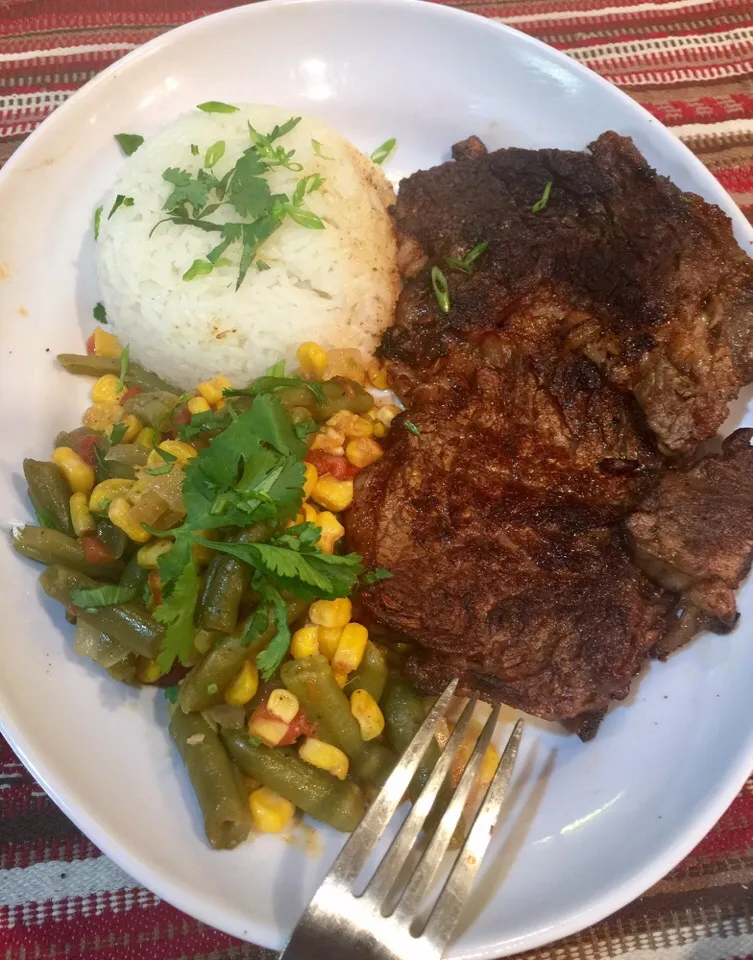 Dinner: Seared Steaks with Veggies|Alma's Home Kitchenさん