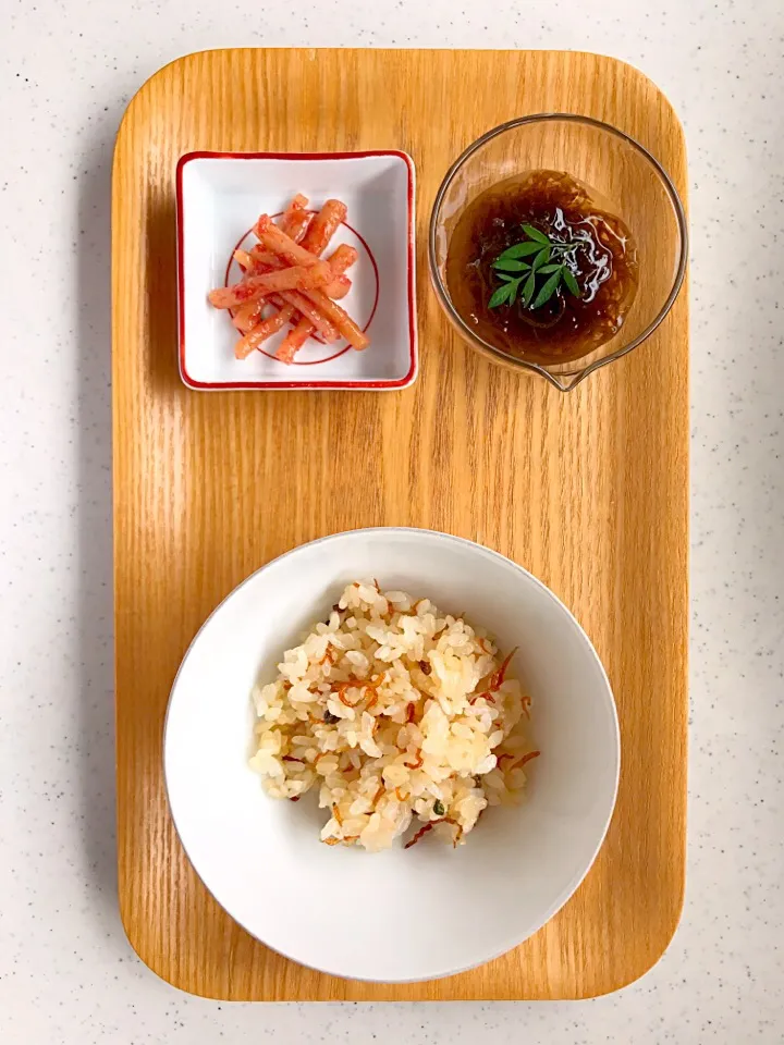 じゃこ山椒御飯と牛蒡梅、もずく。|toshivoさん