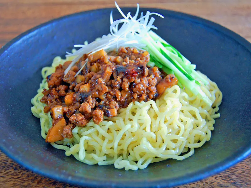 暑い日におすすめ！ピリ辛が旨い「ジャージャー麺」 #AllAbout|All About 料理レシピさん