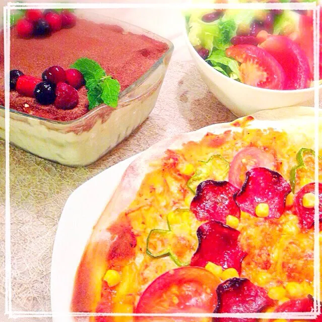 Snapdishの料理写真:pizza&tiramisu&beans salad|♡ciao♡さん