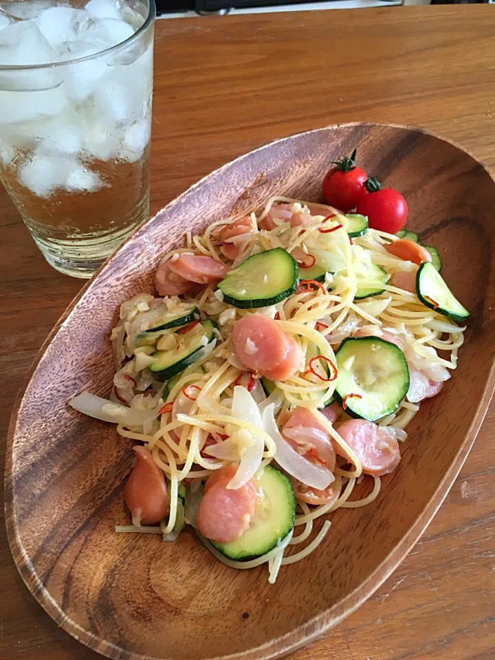 ズッキーニと粗挽きソーセージのペペロンチーノ|Kouji  Kobayashiさん