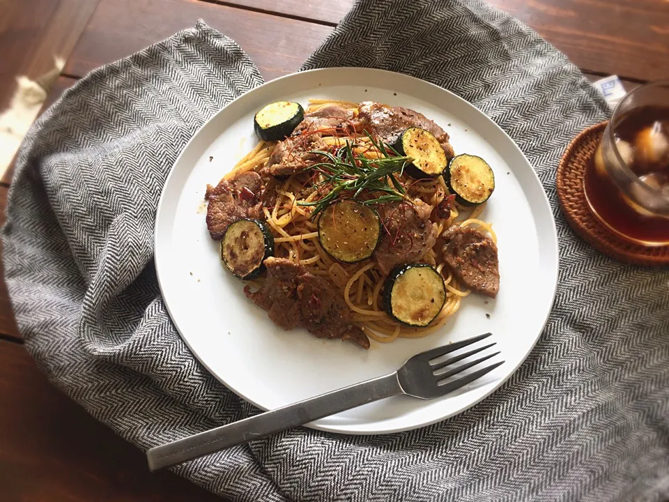 ラム肉とズッキーニのパスタ。|welcomeizumiさん