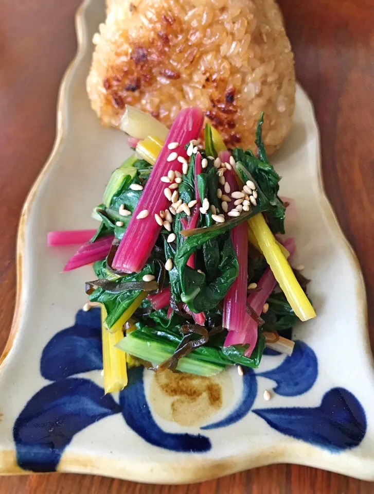 おちゃわんさんの料理 スイスチャードの昆布茶、塩昆布和え&ロブションさんのグルメ醤油焼きおにぎり|アッチさん