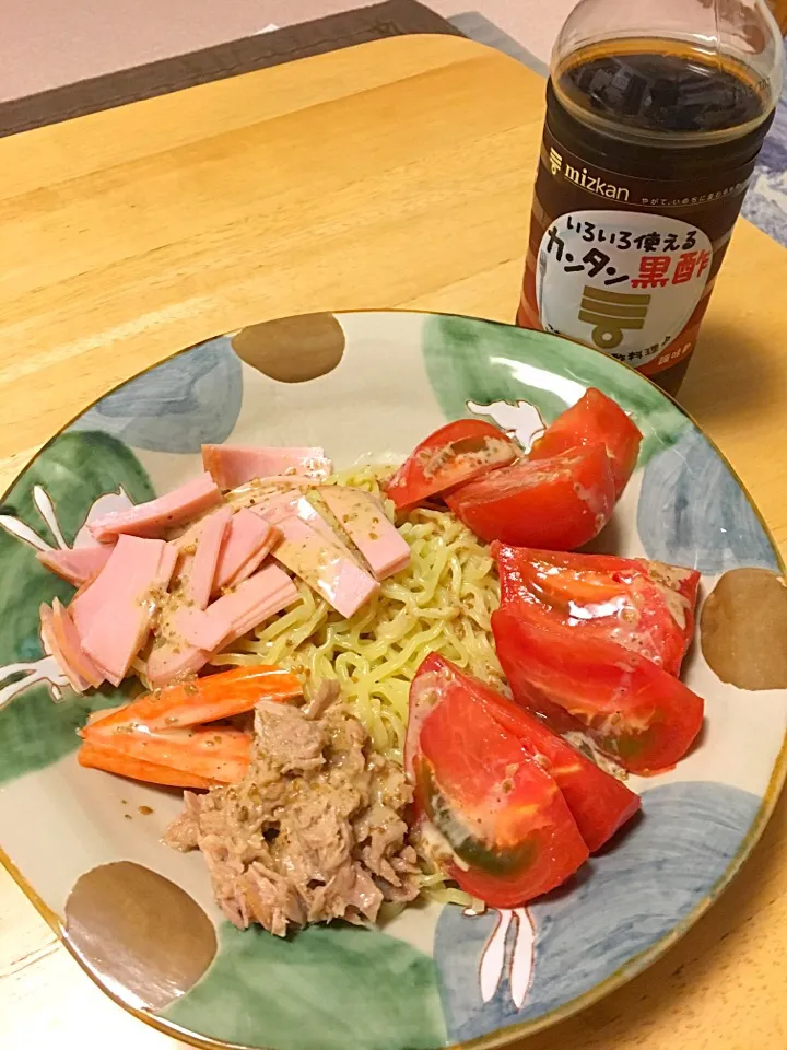 Snapdishの料理写真:ミツカン いろいろ使えるカンタン黒酢( ●≧艸≦)
赤い冷やし麺( ●≧艸≦)|yuiyuiさん