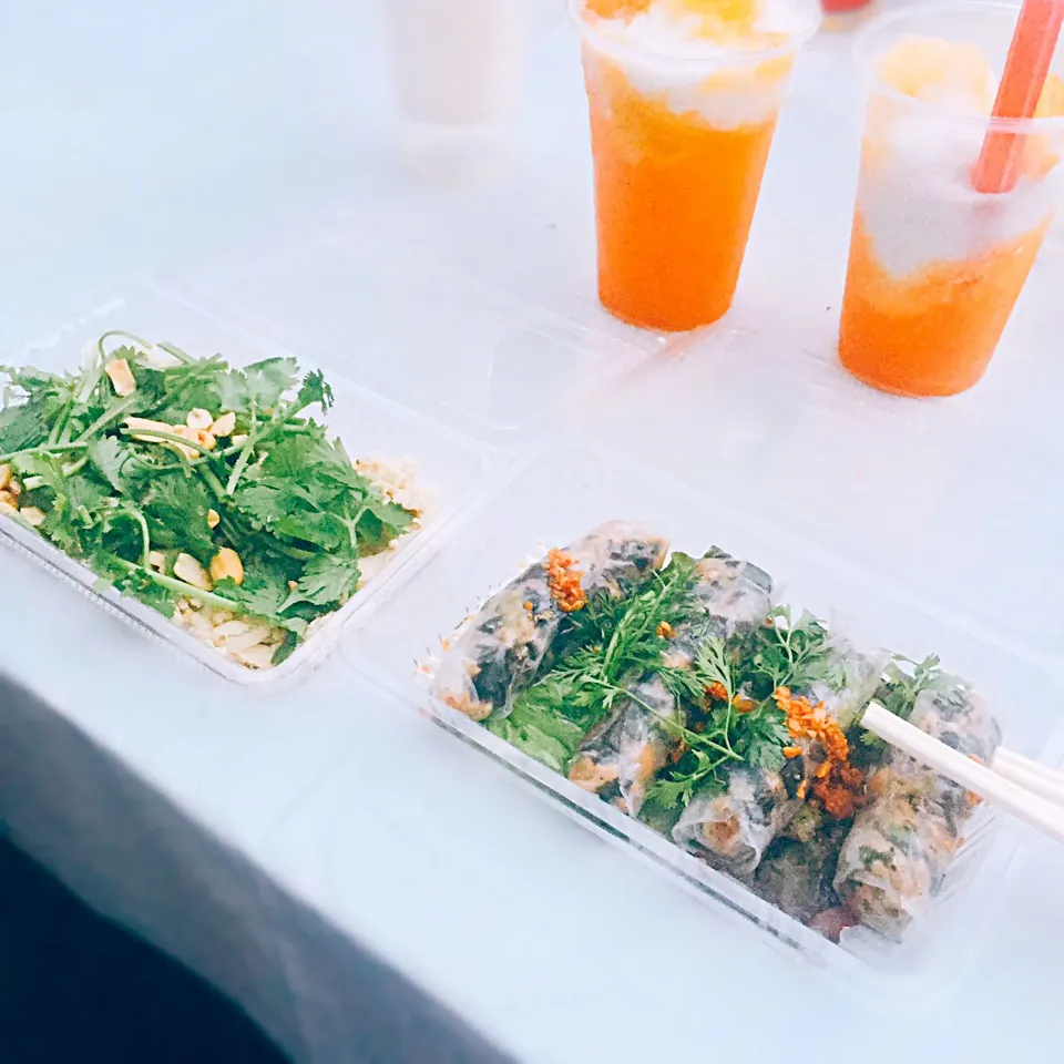 Snapdishの料理写真:Coriander salad & Bánh cuốn @VN Fes.|Yukiさん