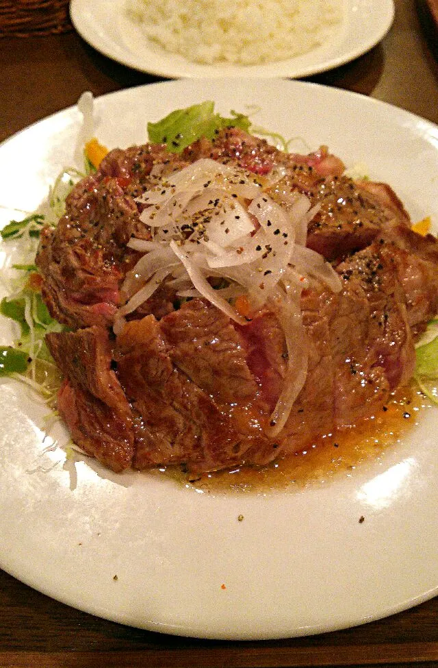 Lunch🍴 Steak Salad サーロインステーキ200g レア サラダ 旨～(*´ω｀*) #Glutenfree|まめさん