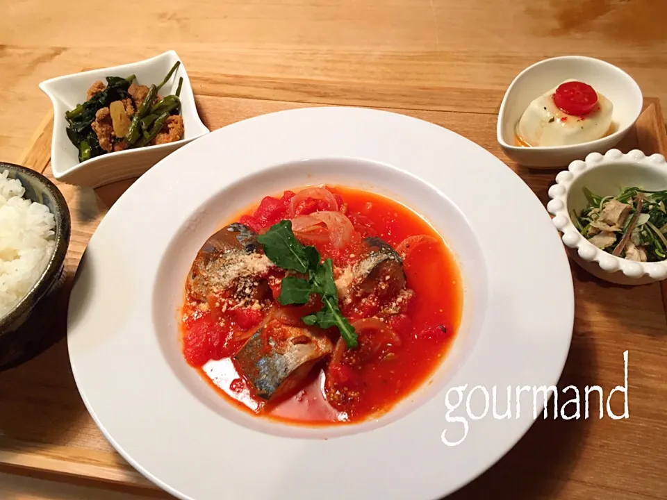 時短💦 鯖缶のトマト煮 などのよるごはん♪|プーティさん