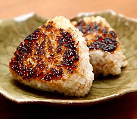 もち麦ご飯で焼きおにぎり|マユマユさん