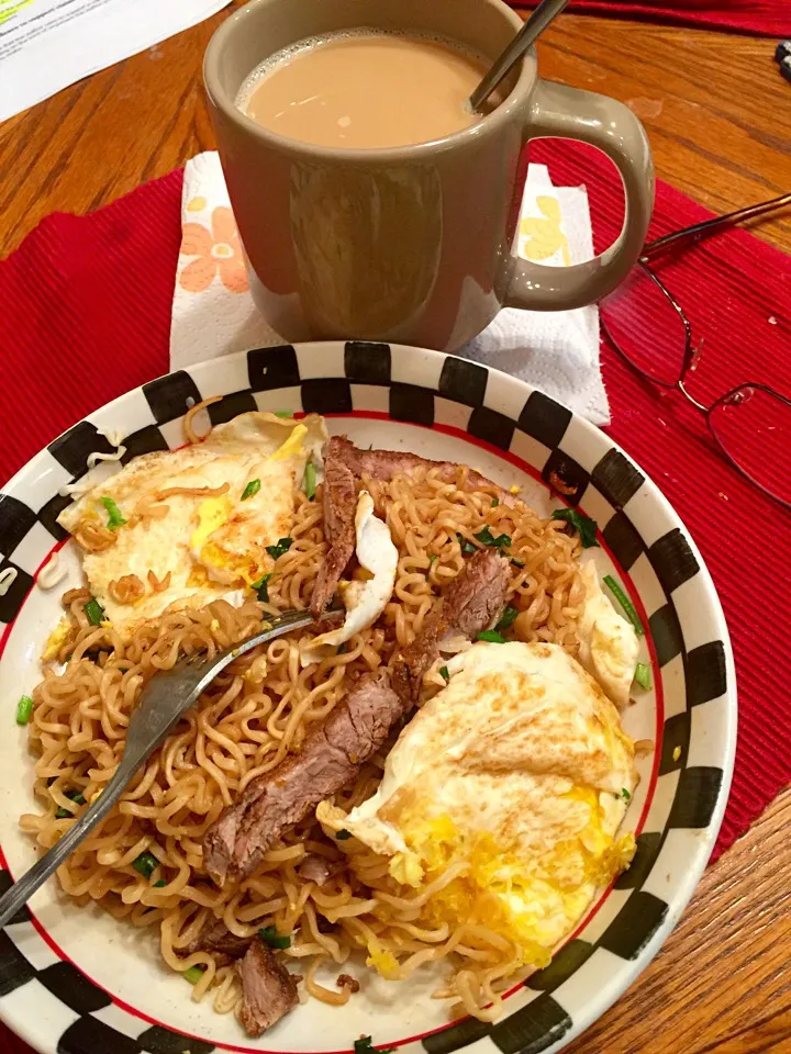 Brunch: Ramen 🍜, Eggs and Chopped Steaks|Alma's Home Kitchenさん