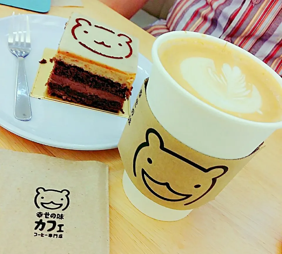 coffee break... #ohsocute #cute #bear #coffee #cake #sweet #sweets #dessert #yum #yummy|princessjoさん