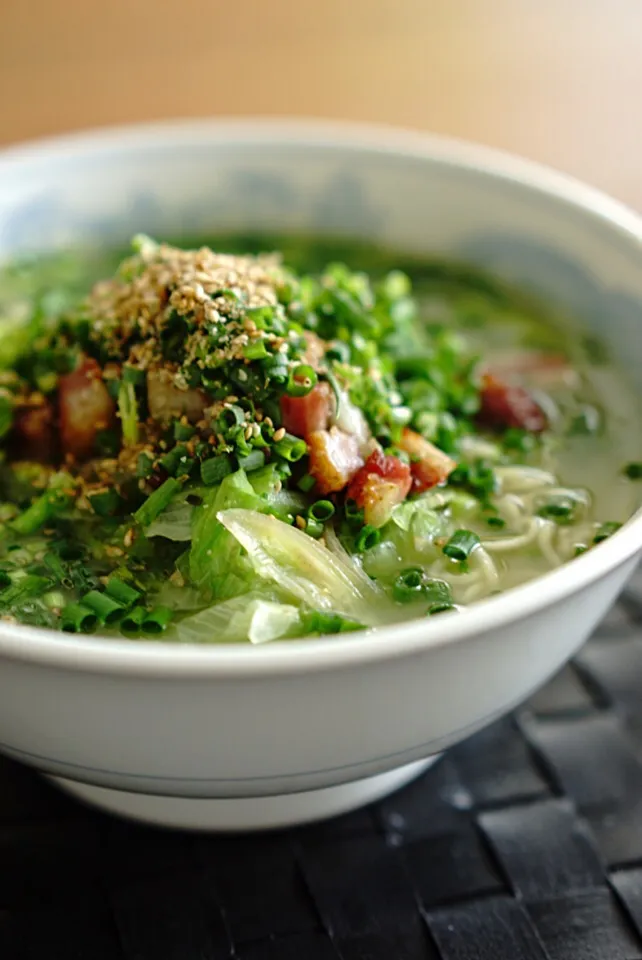 サッポロ一番〜ベーコンとレタスの塩ラーメン|てつやさん