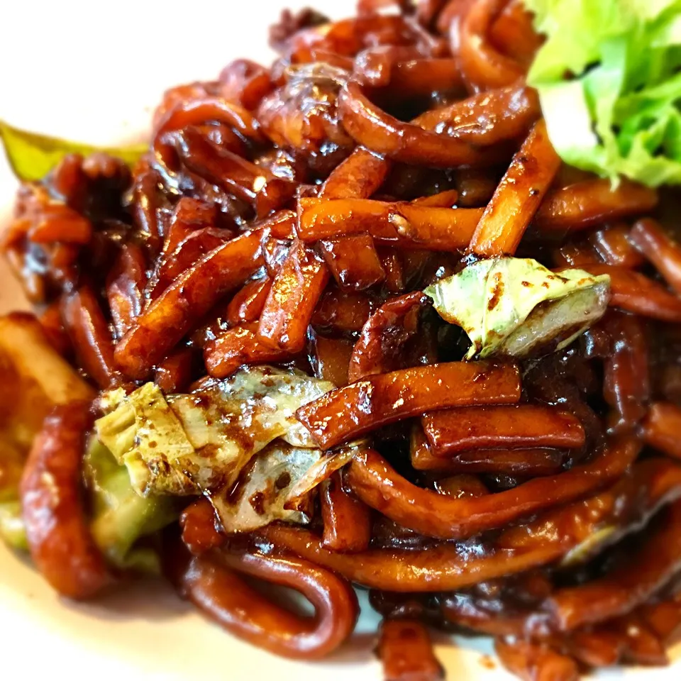 Snapdishの料理写真:Hokkien Black Noodle|Jeremy Khooさん