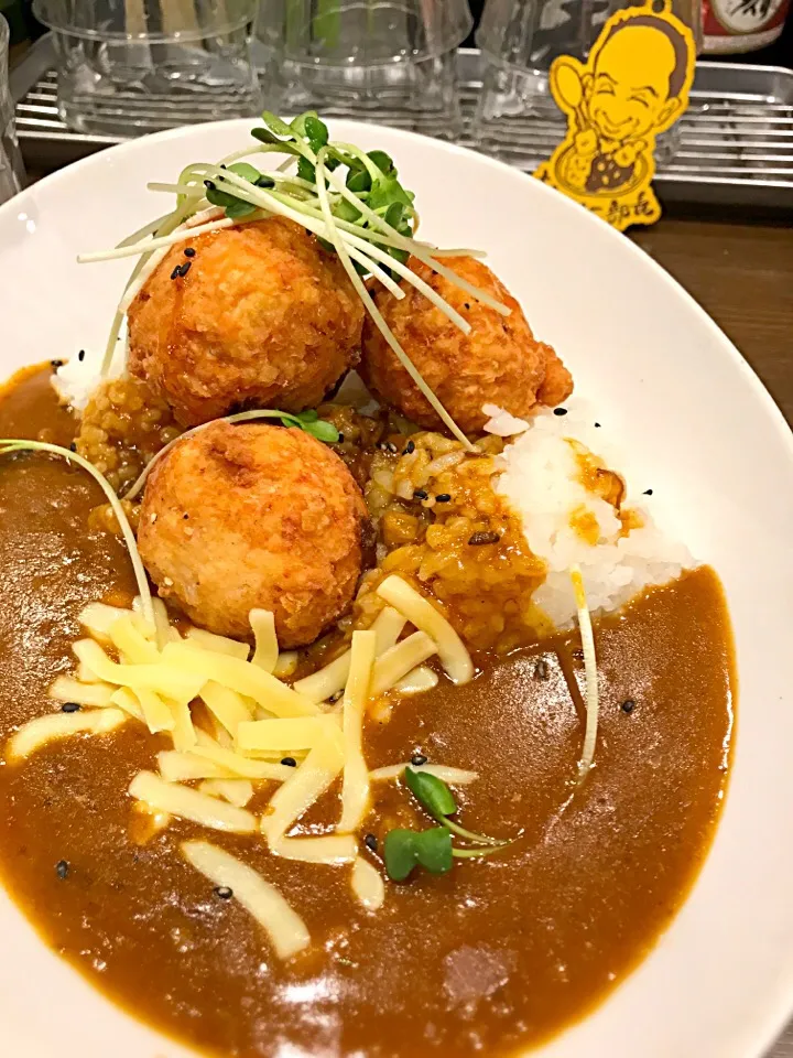 Two Sam's Upの週替わり！今週は『地鶏の揚げつくねカレー』( •̀ᴗ•́ )و✧#カレー|大阪カレー部長さん