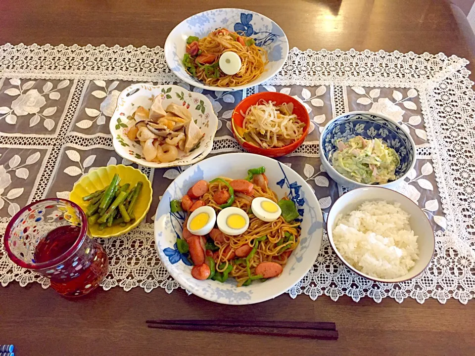 Snapdishの料理写真:朝ごはん(*^_^*)#焼きそば#サラダなど|もなかさん