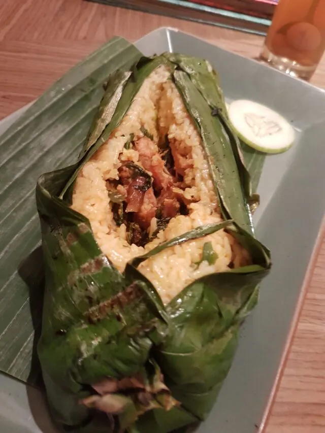 Snapdishの料理写真:Nasi Bakar ayam asap by Remboelan, Jakarta, Indonesia|Jun Kiさん