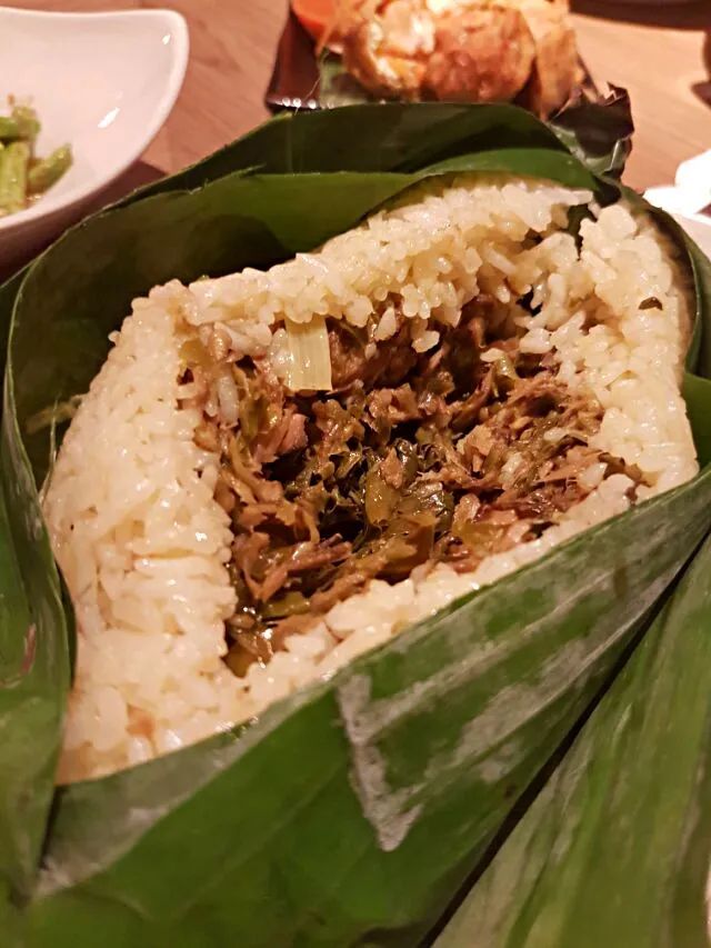 Snapdishの料理写真:Nasi bakar tongkol asap by Remboelan, Jakarta, Indonesia|Jun Kiさん