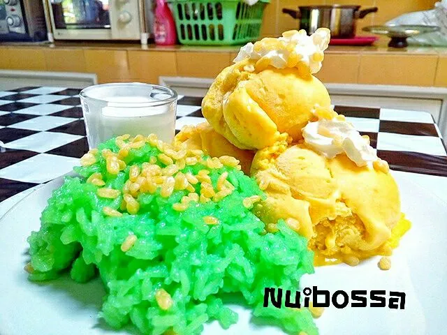 "ไอติมข้าวเหนียวมะม่วง"🍦🍦🍦|nuibossa fb.Nui Bossaさん