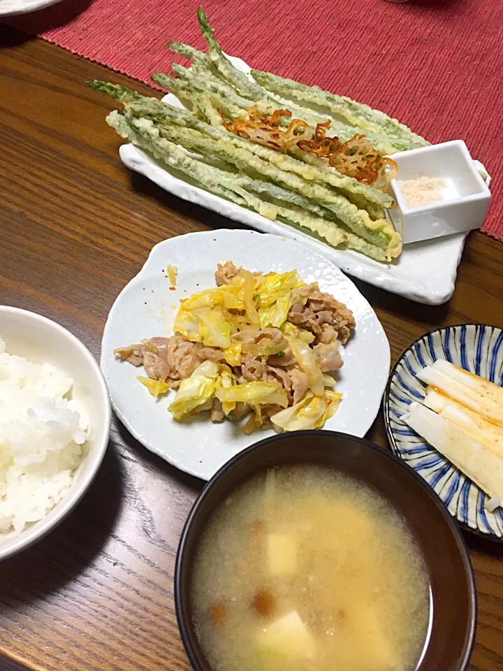 #アスパラガス の天ぷら
#長芋和ドレかけ
#野菜と豚肉の炒め物
#味噌汁|Terumi  Yokosawaさん