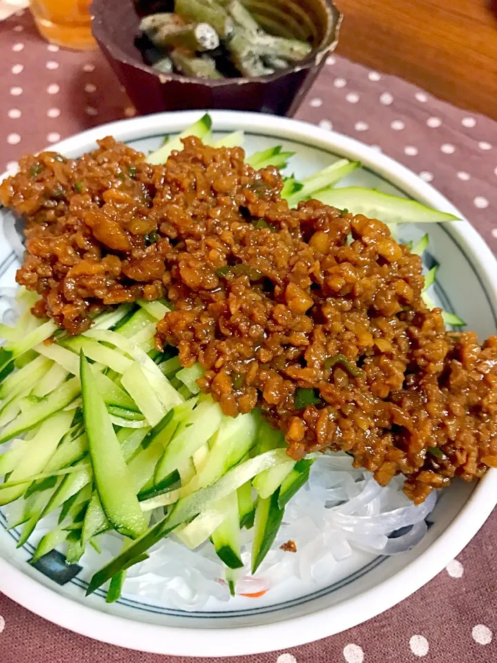 Snapdishの料理写真:大豆のお肉で肉味噌ジャージャー麺|mari miyabeさん