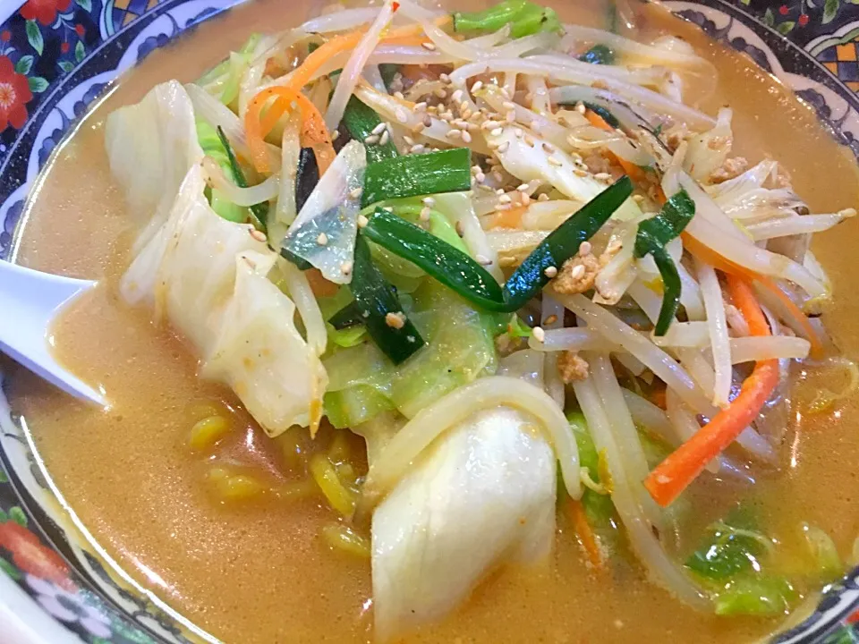 今日の昼はじょうきげんで野菜味噌ラーメン|フージさん