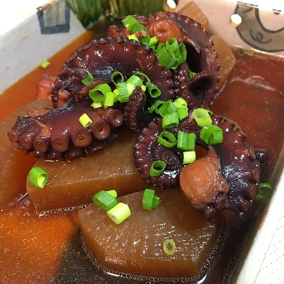 Snapdishの料理写真:たこと大根の煮物|志野さん