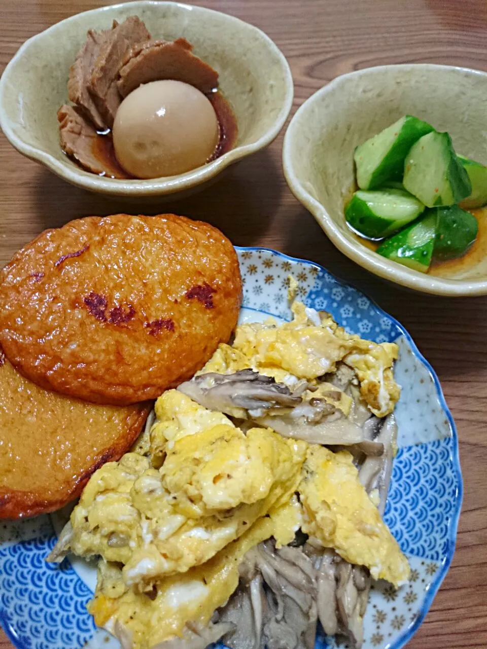 Snapdishの料理写真:・卵と舞茸のソテー
・薩摩あげ
・焼豚
・キュウリの酢の物|ようかんさん