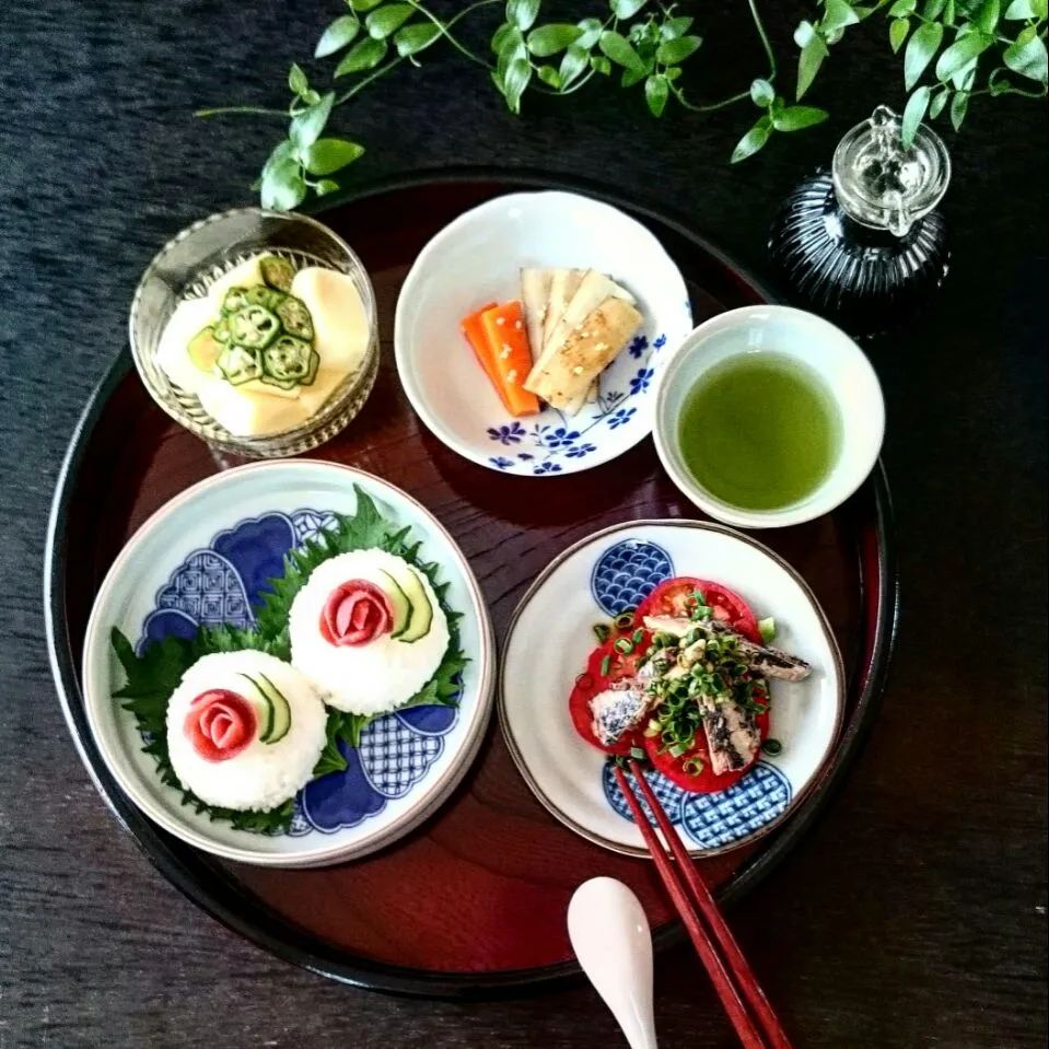 ☺叩いてないけど叩き牛蒡☺トマトとオイルサーディンのねぎポン☺玉子豆腐とカリカリ梅のおにぎりで昼ごはん🎶|mizuu_plusさん