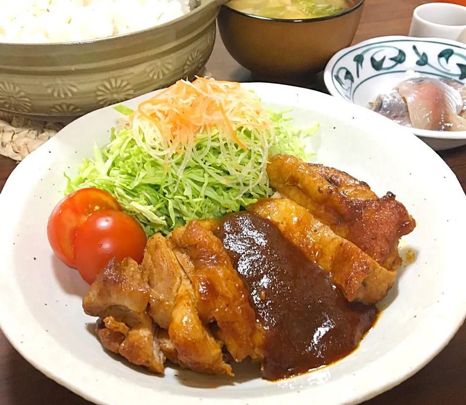 晩ごはん🌙.*✨
スパイシーチキン照り焼き
〆('-' 鯵)з
キャベツサラダ
たっぷり野菜の味噌汁
自家製なめ茸
麦ご飯|ぽんたさん