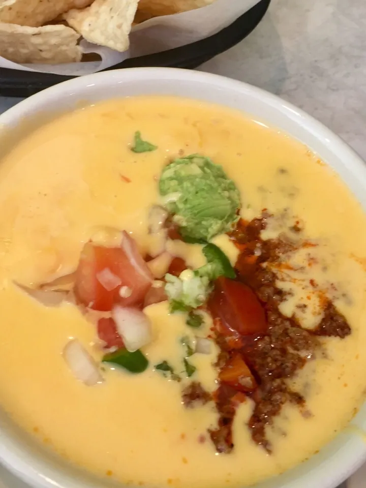 Appetizers: Queso conpuesto with avocado 🥑 and meat|Alma's Home Kitchenさん