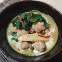 Green curry with chicken and prawn meatball and bamboo shoot