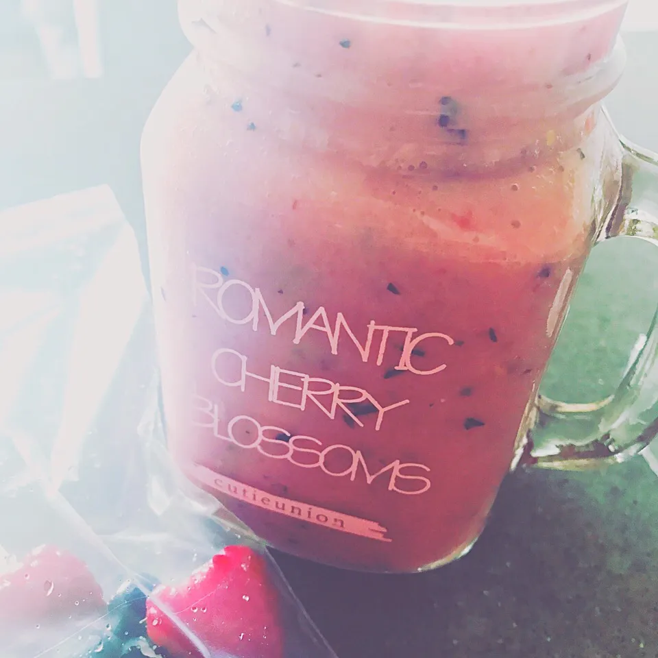 Vegan banana and berry smoothie|🍓Jolejo🍓さん