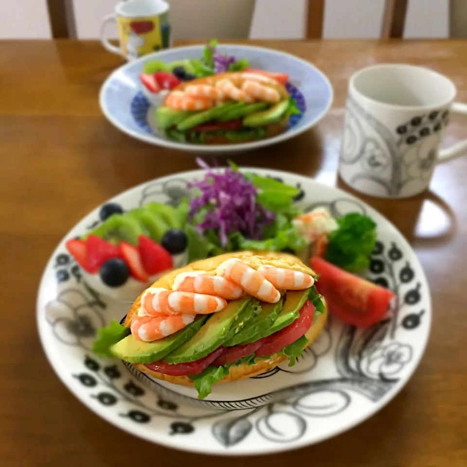 海老とアボカドのサンドイッチ#サンドイッチ #朝ごはんプレート #朝ごはん #おうちカフェ #おうちごはん|ゆかりさん