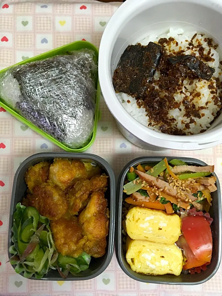 Snapdishの料理写真:6月13日息子弁当
鶏もも肉カレーチーズ焼き  きゅうりと茗荷の塩揉み  卵焼き  小松菜人参のナムル  トマト  梅干のデカおむすび|オリーブさん