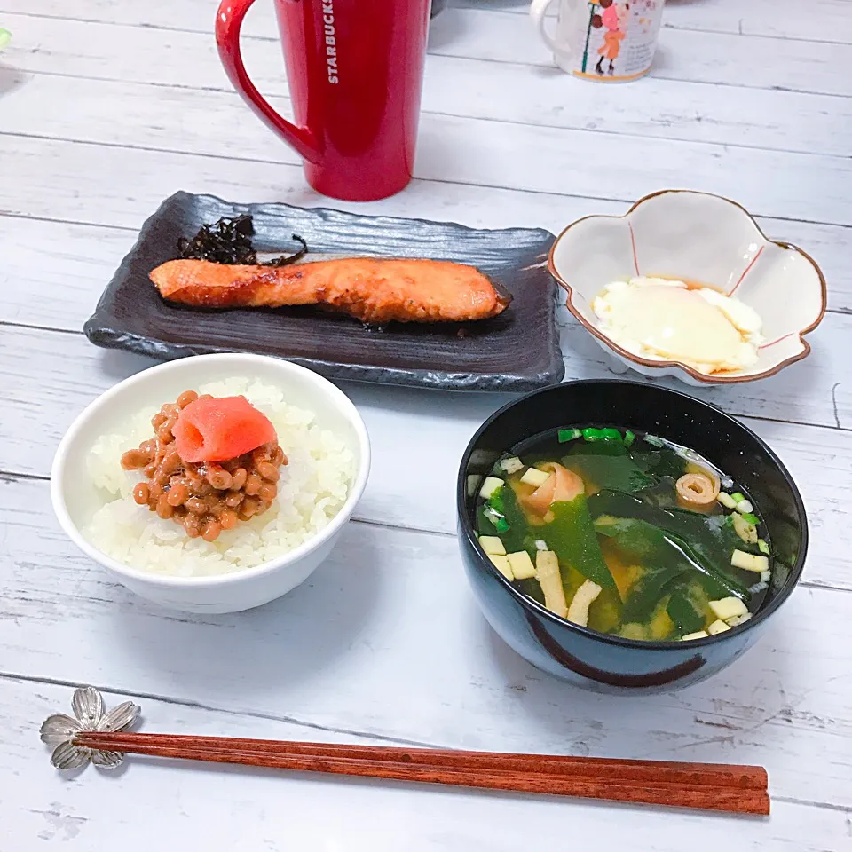 温泉卵のある朝食|hinaponさん