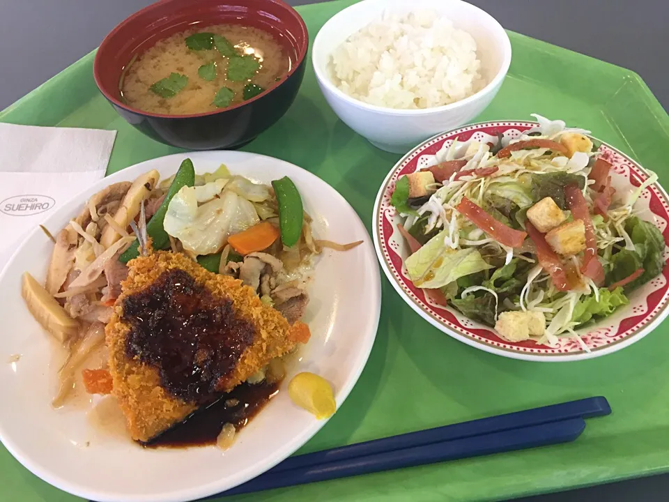 あじフライと五目野菜炒め、シーザーサラダ|Tadahiko Watanabeさん