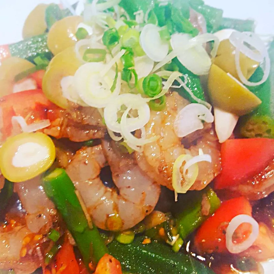 Fresh Prawns, Aparagus, Chives Peppers,Olives Tomatoes with Balsamic Dressing|Emanuel Hayashiさん