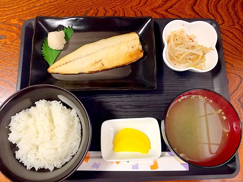 焼き魚定食です|Osamu Iijimaさん