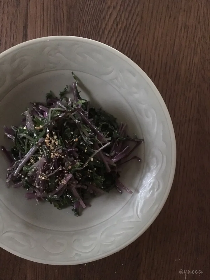 おちゃわんさんの料理 スイスチャードの昆布茶、塩昆布和え
を、紫水菜で🌿|yucca@さん