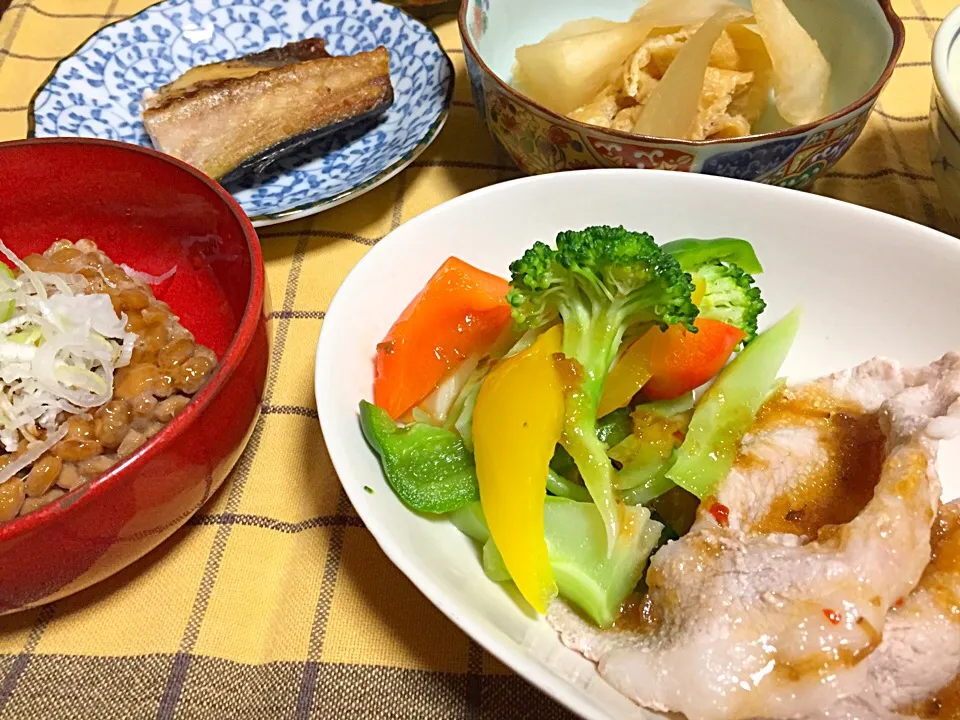 茹で豚・焼いた昆布締め鯖・大根と油揚げの煮物・納豆|Yuko Kisoさん