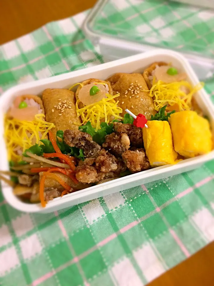 Snapdishの料理写真:息子君弁当🎶
御稲荷さん
きんぴら
ゲソ唐揚げ
卵焼き|BooBooさん